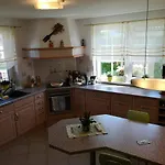Gaestezimmer Im Bewohnten Efh Mit Pool Und Garten *