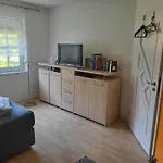 Gaestezimmer Im Bewohnten Efh Mit Pool Und Garten *