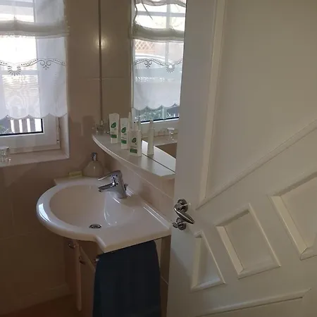 Gaestezimmer Im Bewohnten Efh Mit Pool Und Garten Проживание в семье