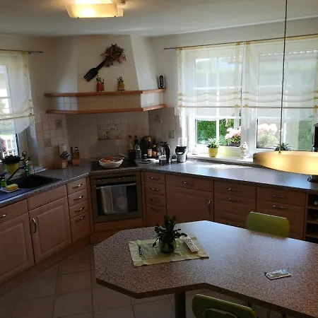 Gaestezimmer Im Bewohnten Efh Mit Pool Und Garten *