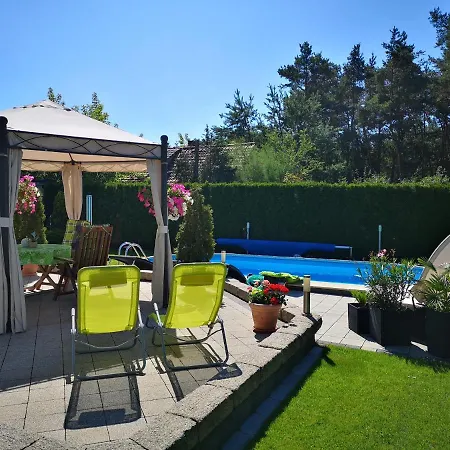 Gaestezimmer Im Bewohnten Efh Mit Pool Und Garten