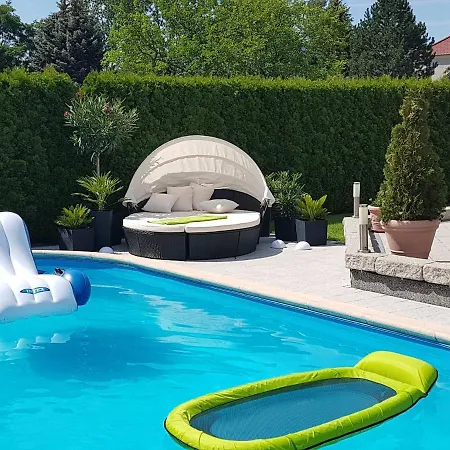 Homestay Gaestezimmer Im Bewohnten Efh Mit Pool Und Garten *
