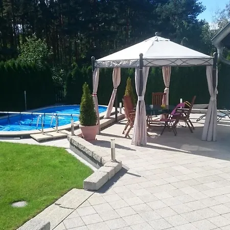 Проживание в семье Gaestezimmer Im Bewohnten Efh Mit Pool Und Garten Ziltendorf