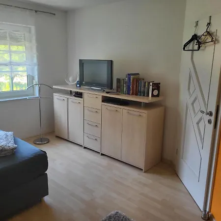 Gaestezimmer Im Bewohnten Efh Mit Pool Und Garten *