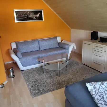 Gaestezimmer Im Bewohnten Efh Mit Pool Und Garten Homestay *