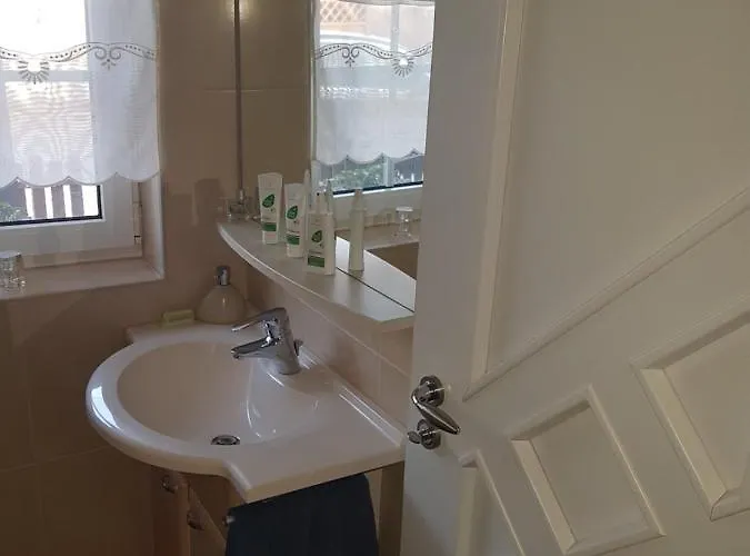 Gaestezimmer Im Bewohnten Efh Mit Pool Und Garten منزل للإقامة