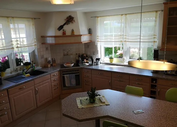 Gaestezimmer Im Bewohnten Efh Mit Pool Und Garten *