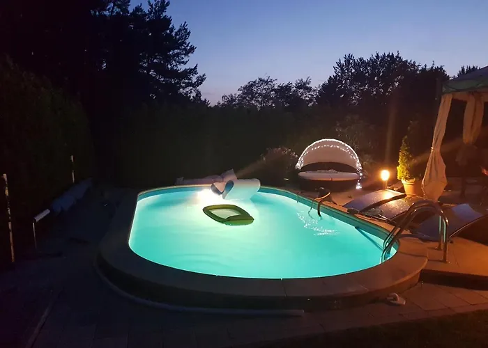 Gaestezimmer Im Bewohnten Efh Mit Pool Und Garten منزل للإقامة